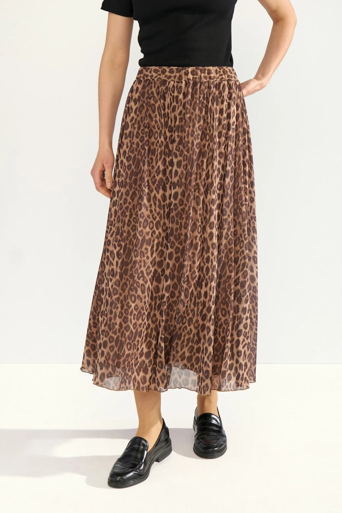 Nümph Nulionis Tiger’s Eye leopard print midi skirt – front model view