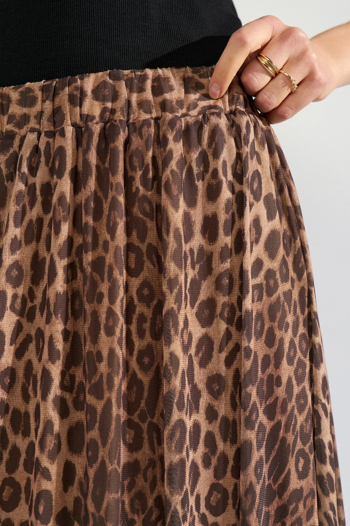 Nümph Nulionis brown leopard print midi skirt with elasticated waist – waist detail