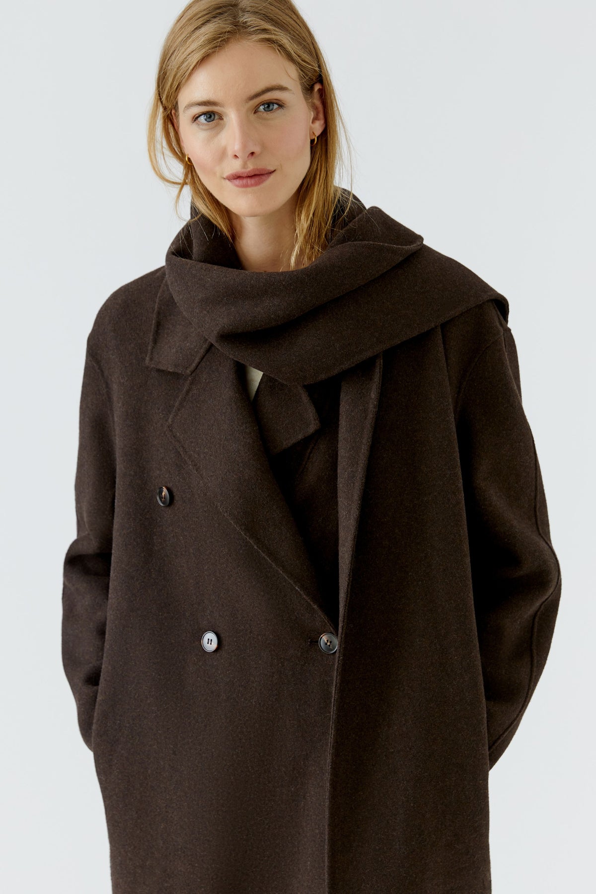 Oui Chocolate Torte wool blend coat with detachable matching scarf – upper body detail