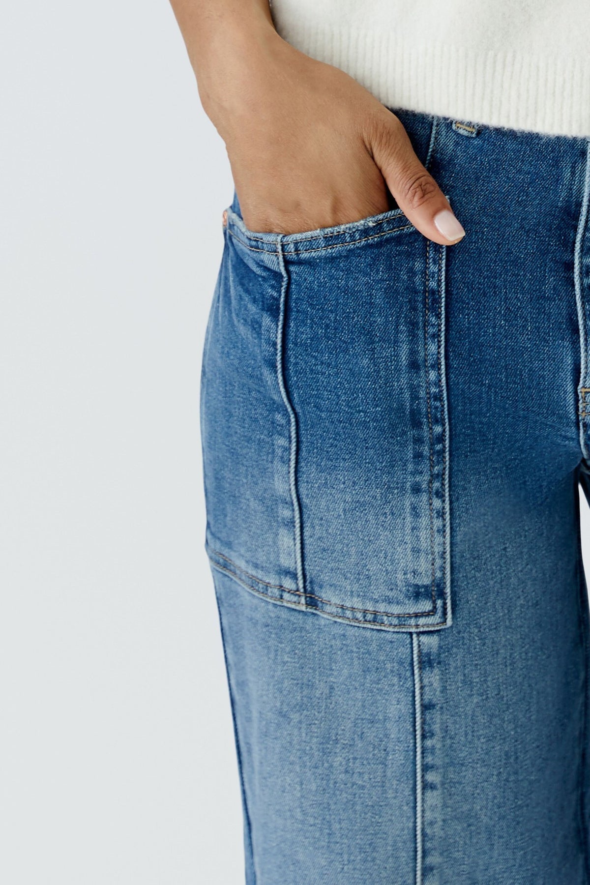 Oui blue denim jeans with oversized front patch pocket and contrast stitching – detail view
