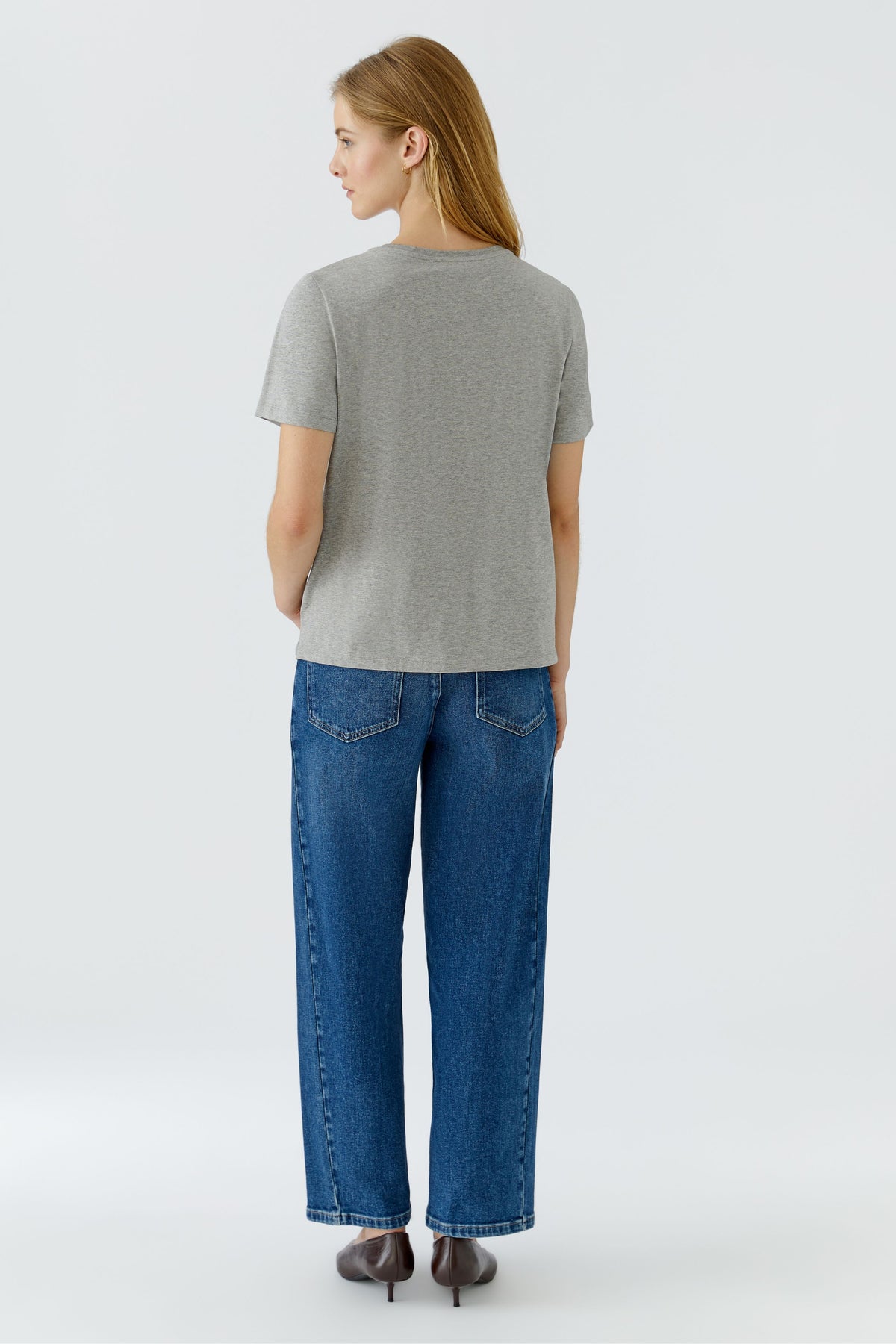Oui River Stone grey T-shirt – back model view