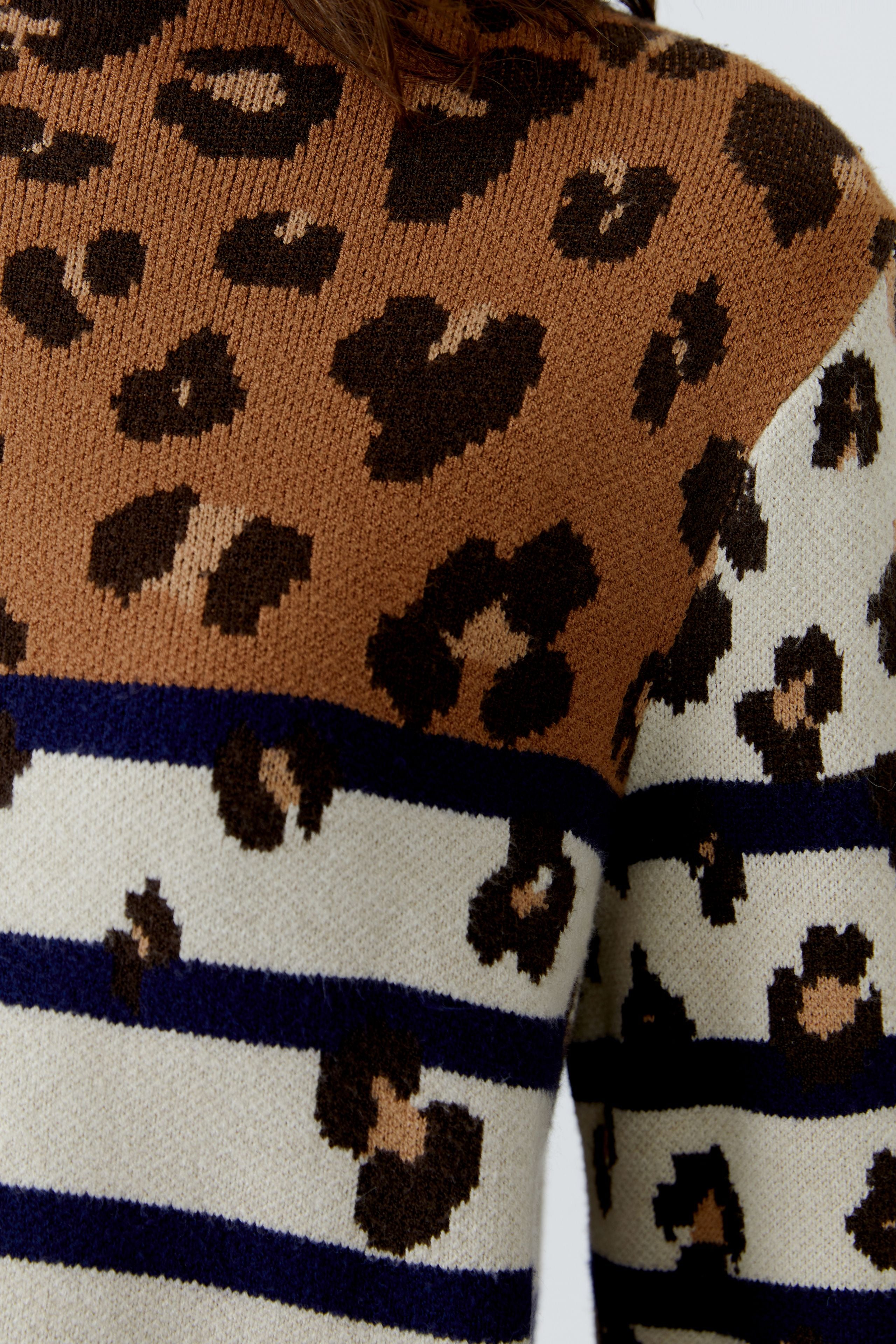 Oui Stripe Leopard Print Jumper — crew neck and jacquard knit close-up
