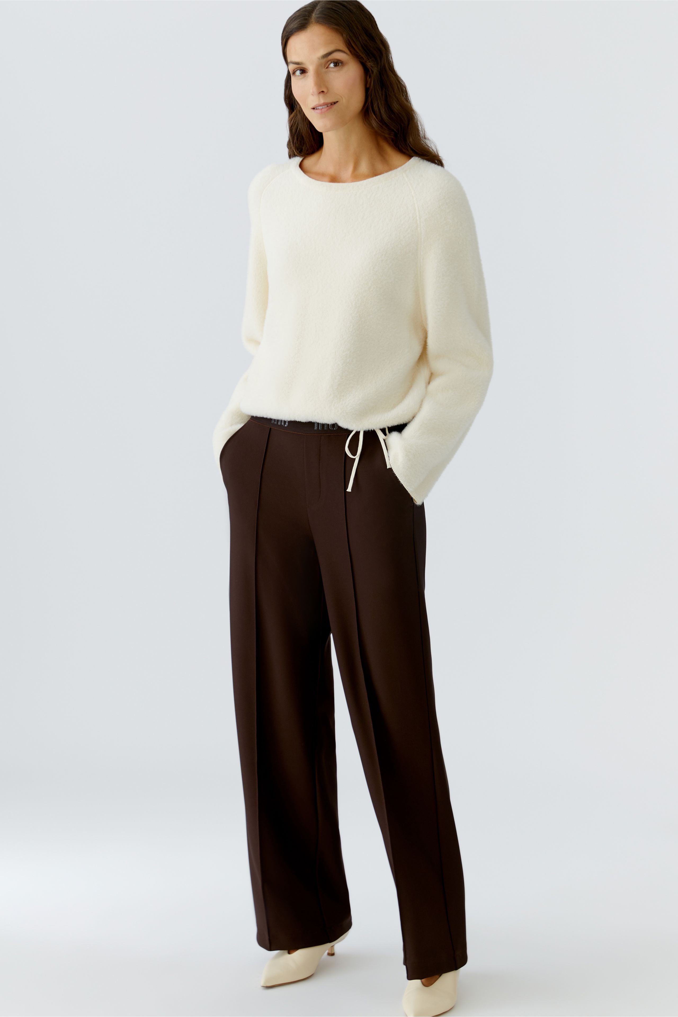 Oui brown trousers — full length on model, front view