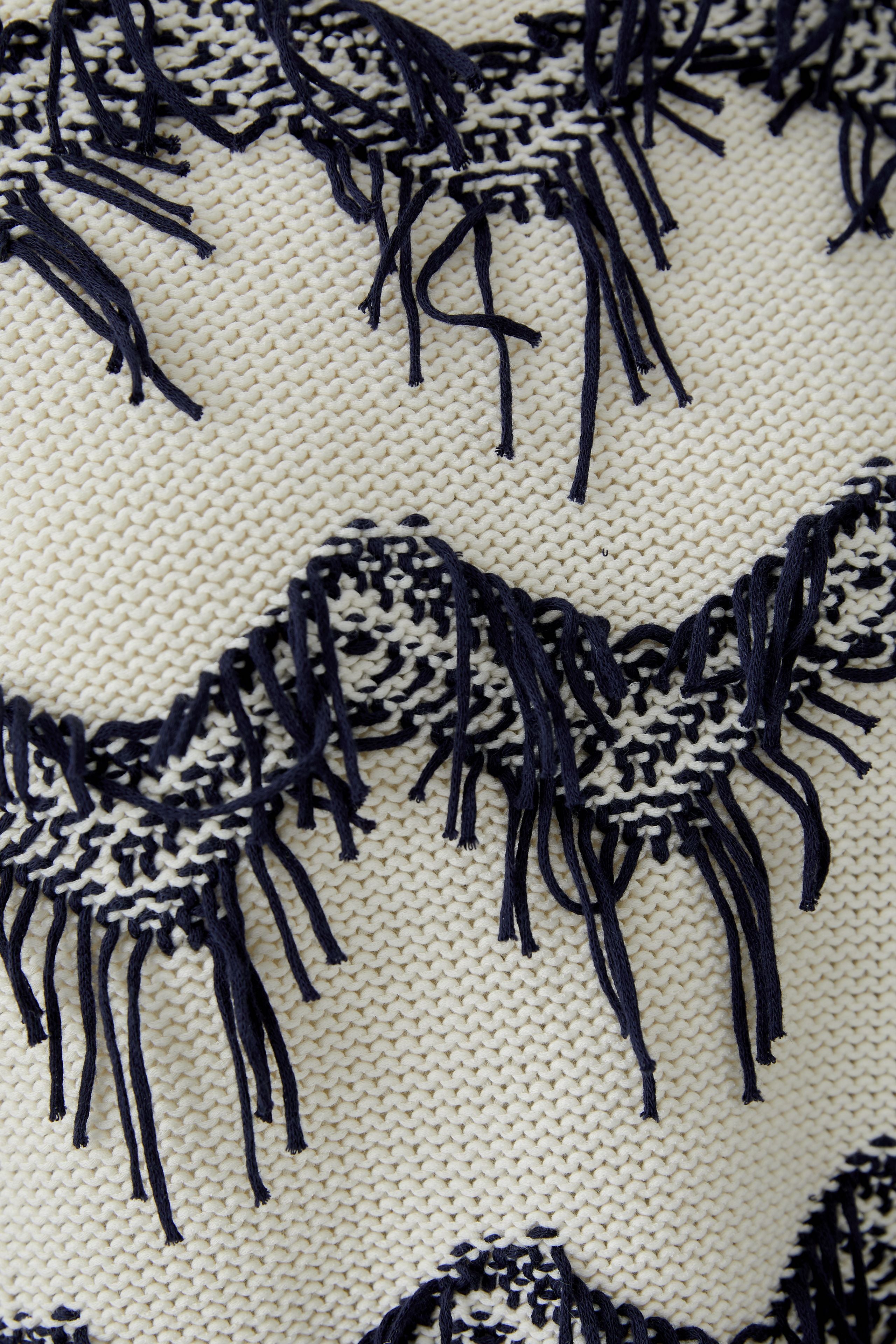 Oui Off-White Fringe Trim Jumper close-up of zigzag fringe trim