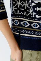 Close-up of jacquard knit detailing on Oui navy jumper sleeve