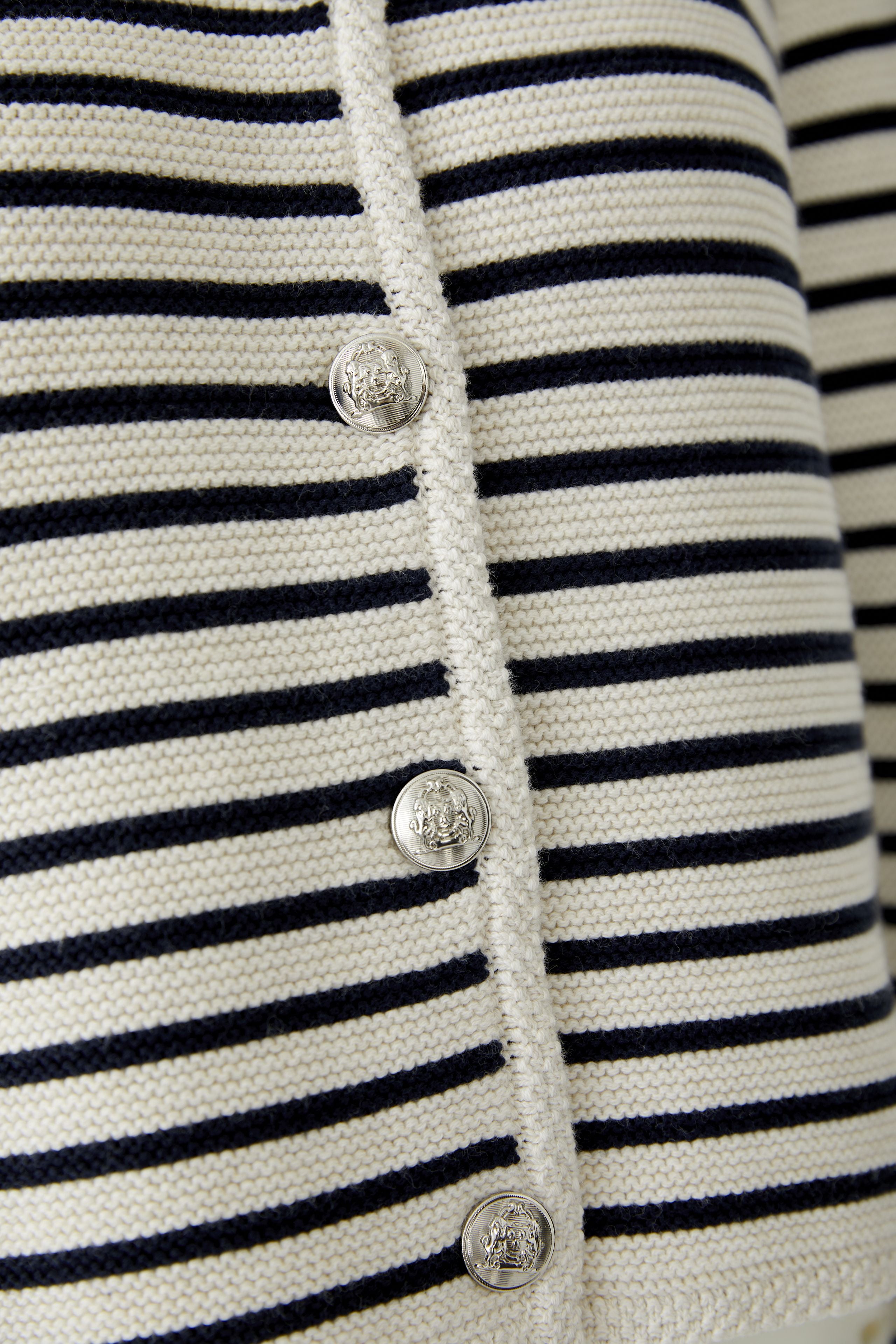 Detailed view of Oui cardigan buttons and textured knit trim