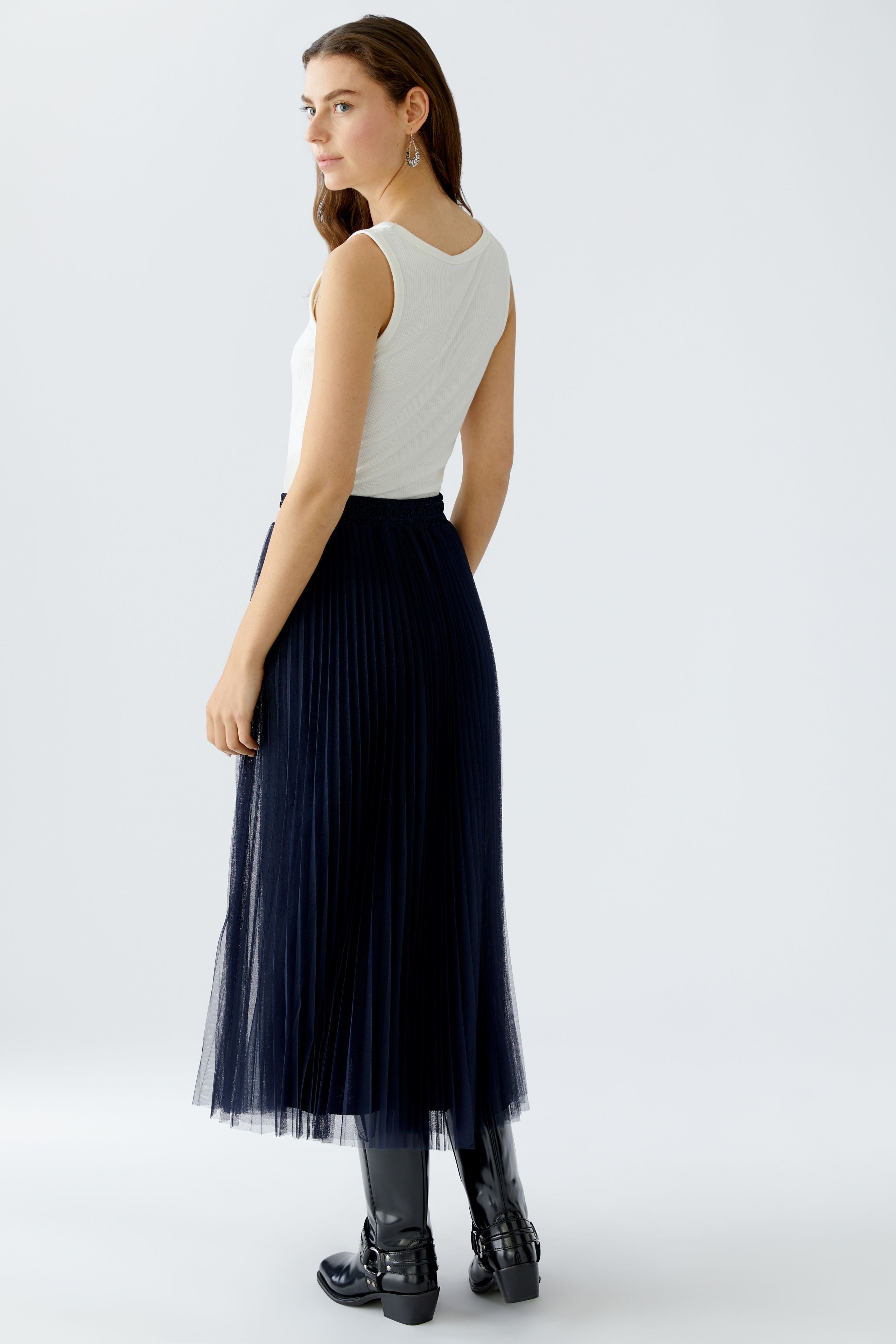 Back view of model wearing Oui navy tulle midi skirt with elastic waist