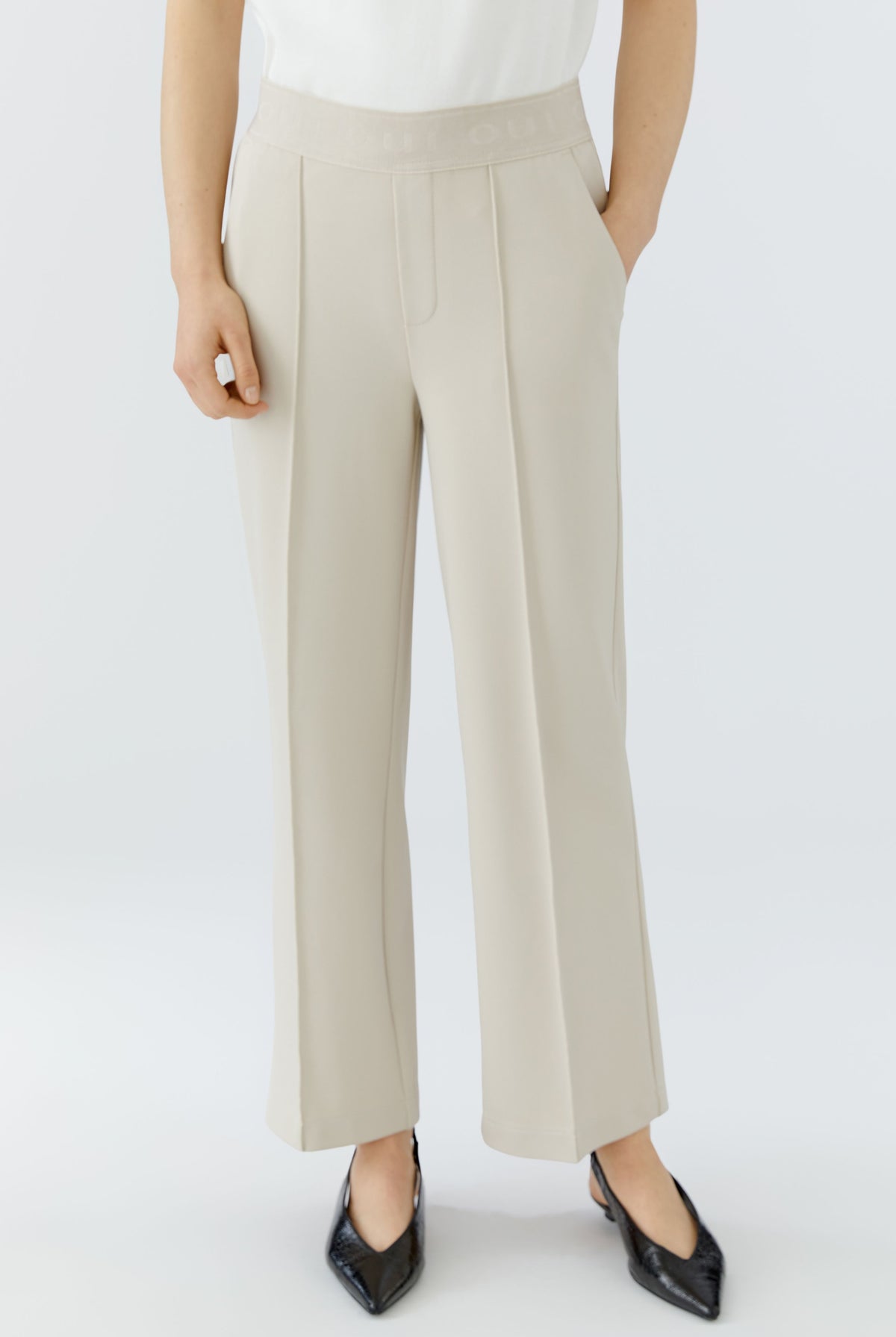 Oui NEYA cream cropped culotte trousers with straight legs – front model view