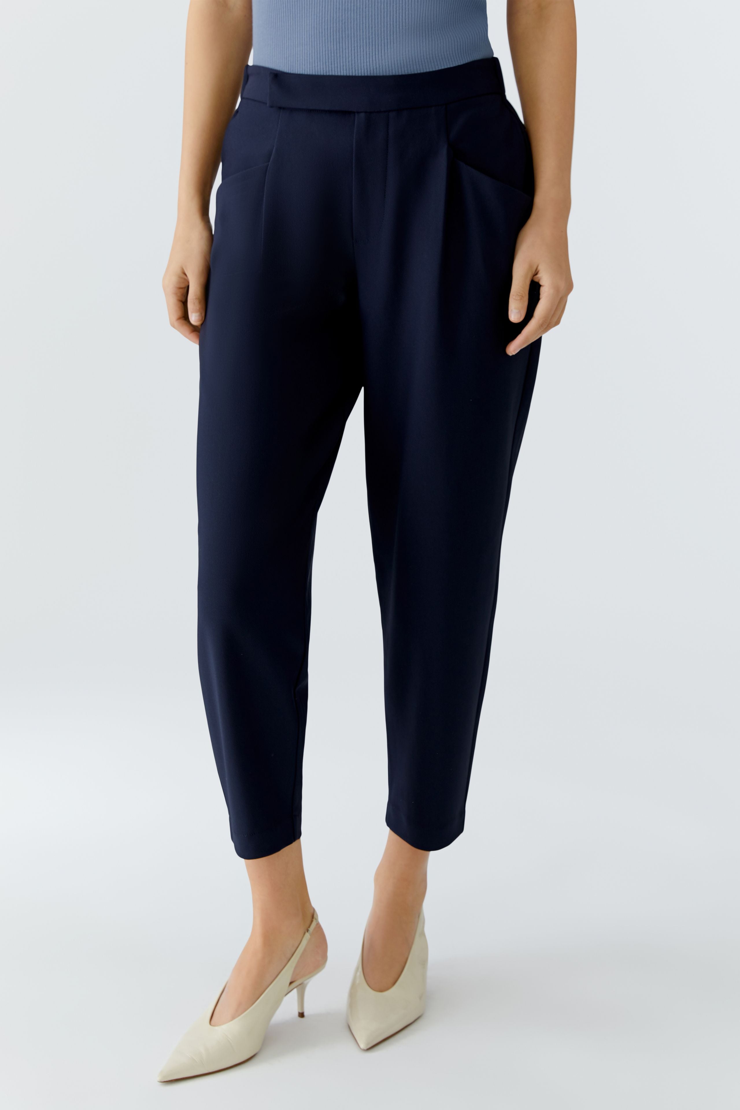 Oui women’s navy barrel leg trousers cropped length