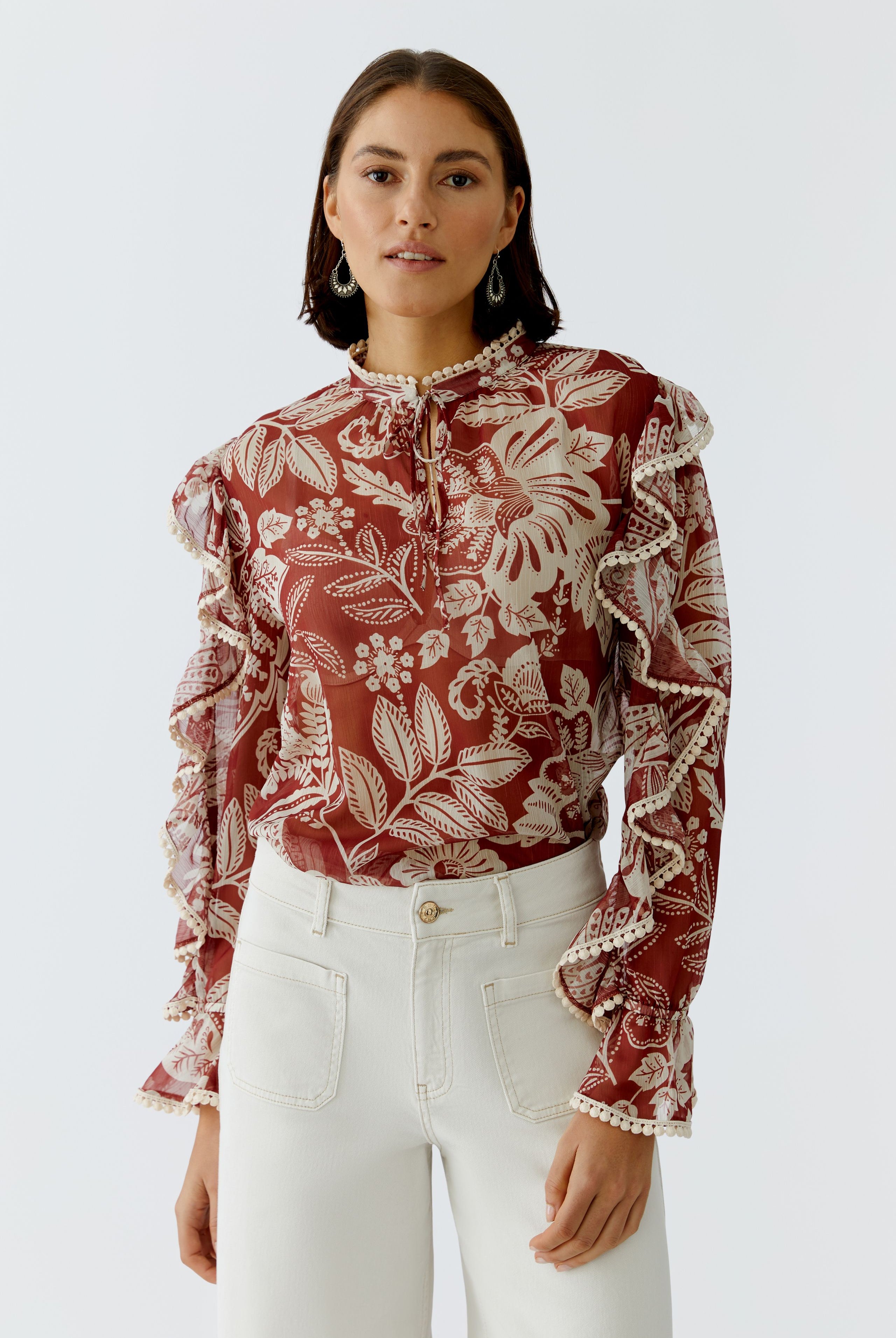 Oui red cream botanical print blouse ruffle sleeve front