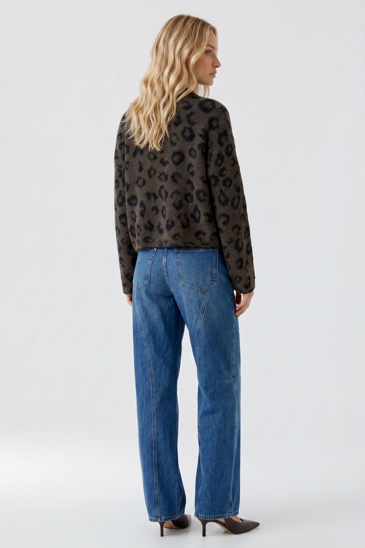 Oui brown leopard knit jumper with oversized shoulders – back model view