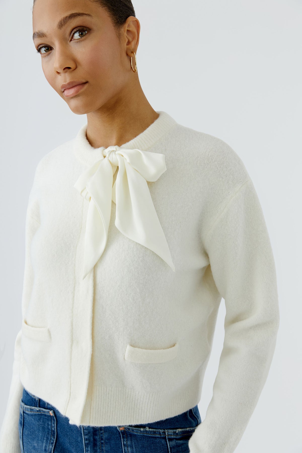 Oui cream short knitted cardigan with satin tie collar – angled model view
