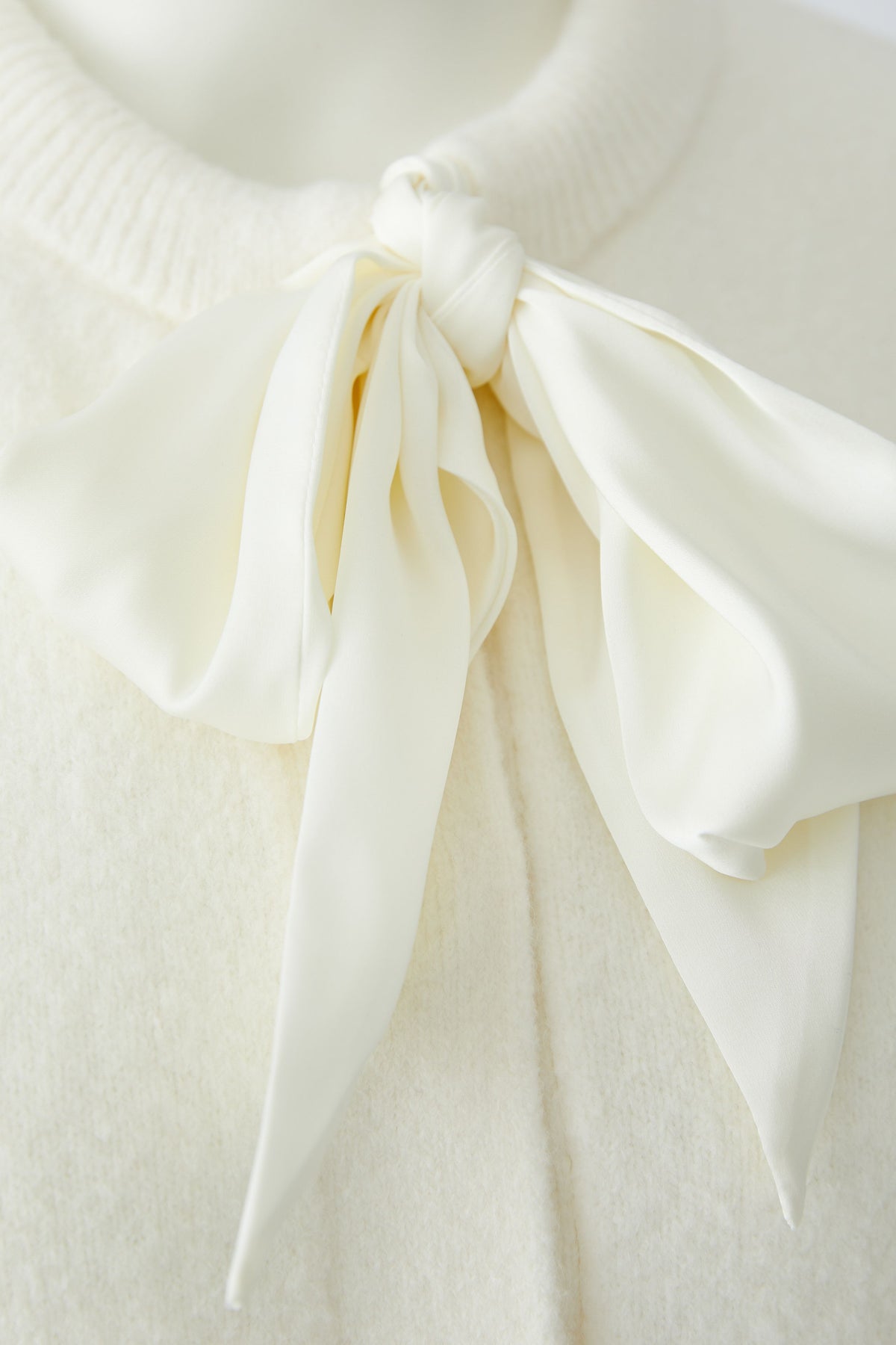 Oui cream bow detail cardigan with doubled satin ribbon – neckline close-up