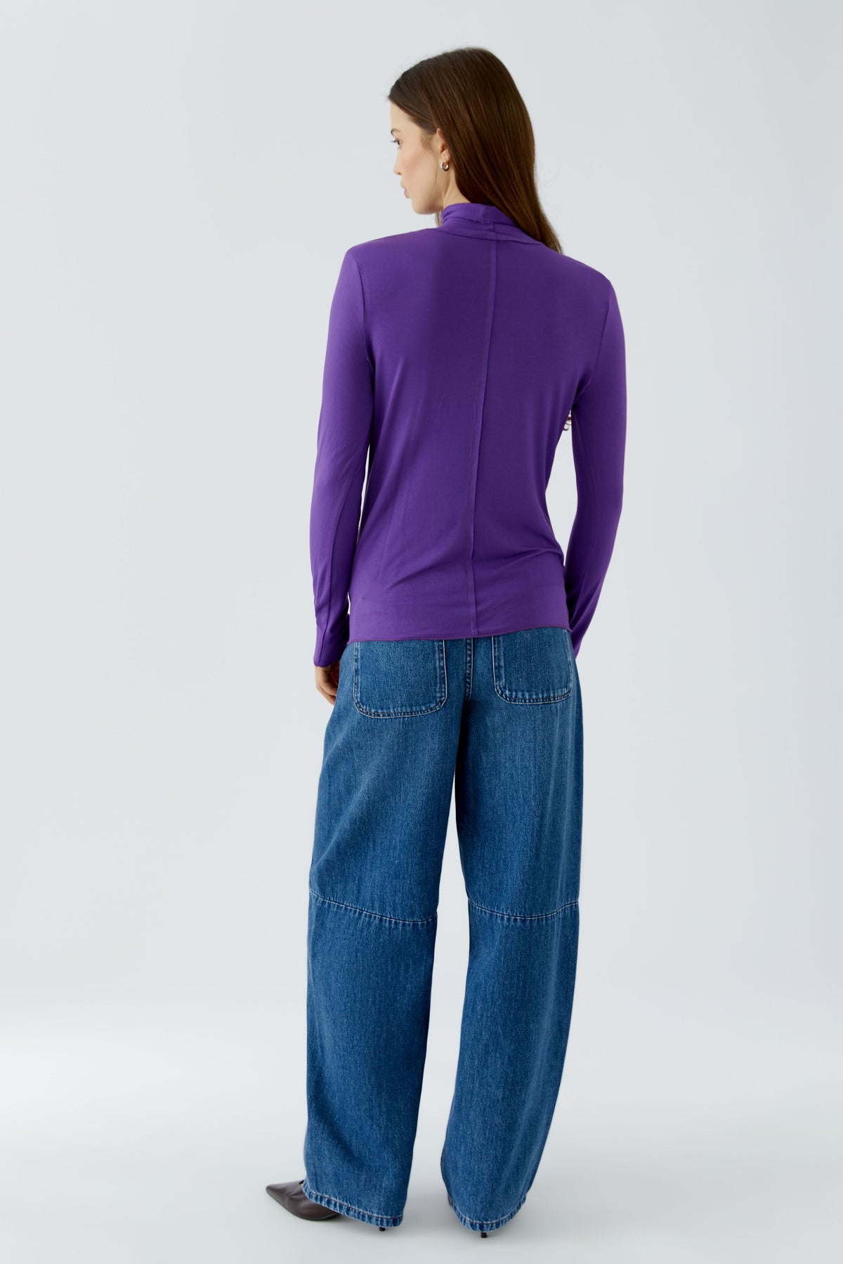 Oui Amaranth Purple long sleeve polo neck top – back view with centre seam
