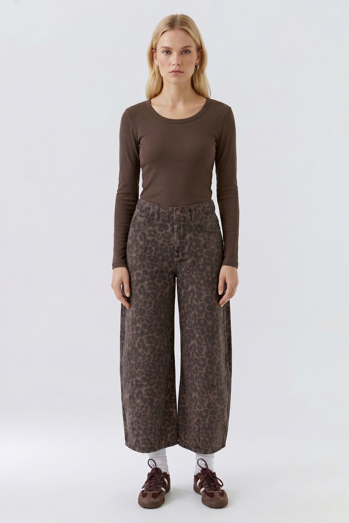 Oui brown fitted ribbed long sleeve top with round neck – full model view