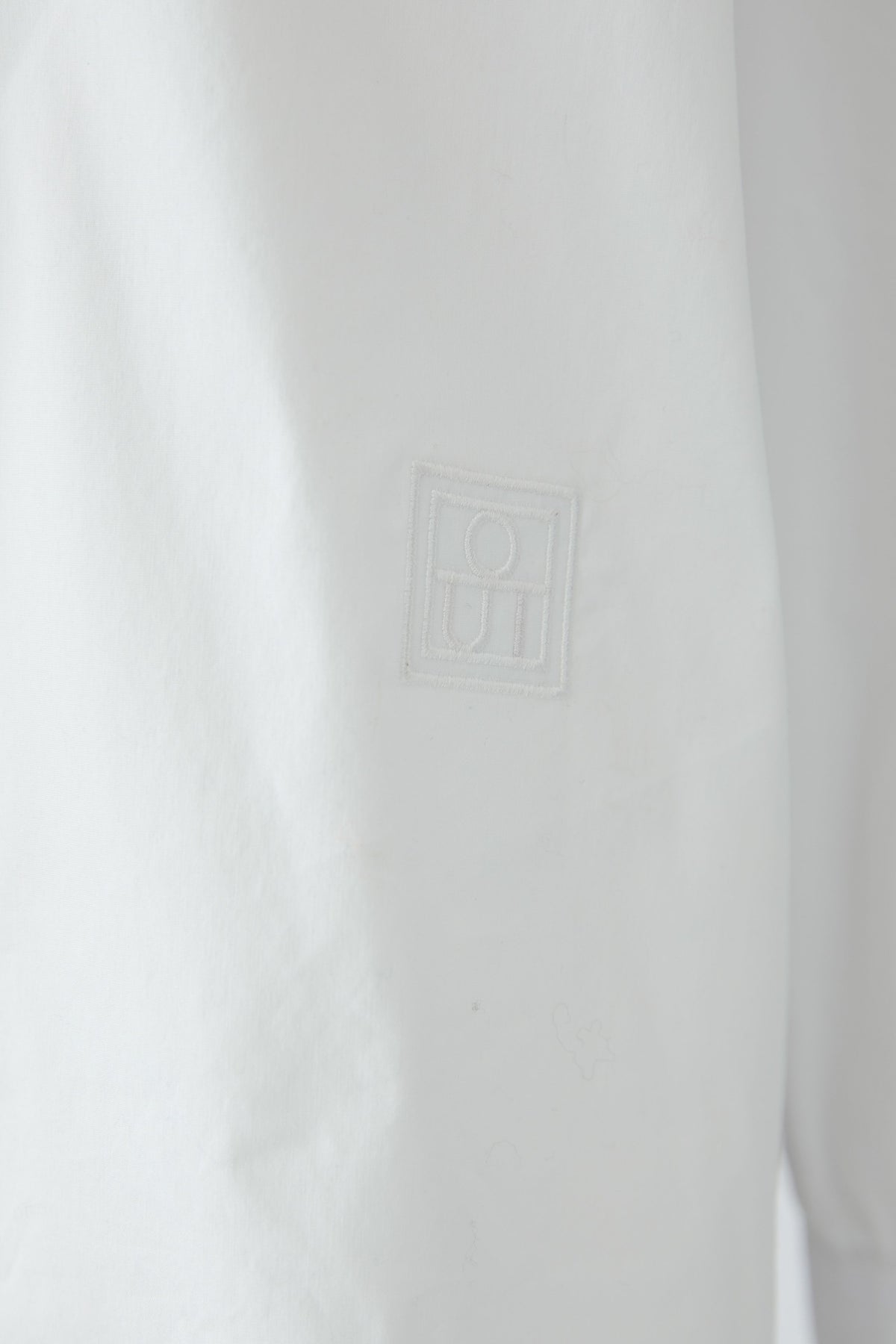 Oui white cotton blend shirt – fabric detail close-up