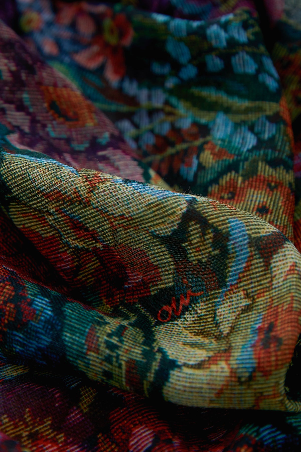 Oui floral Gobelin scarf woven print and Oui logo detail close-up