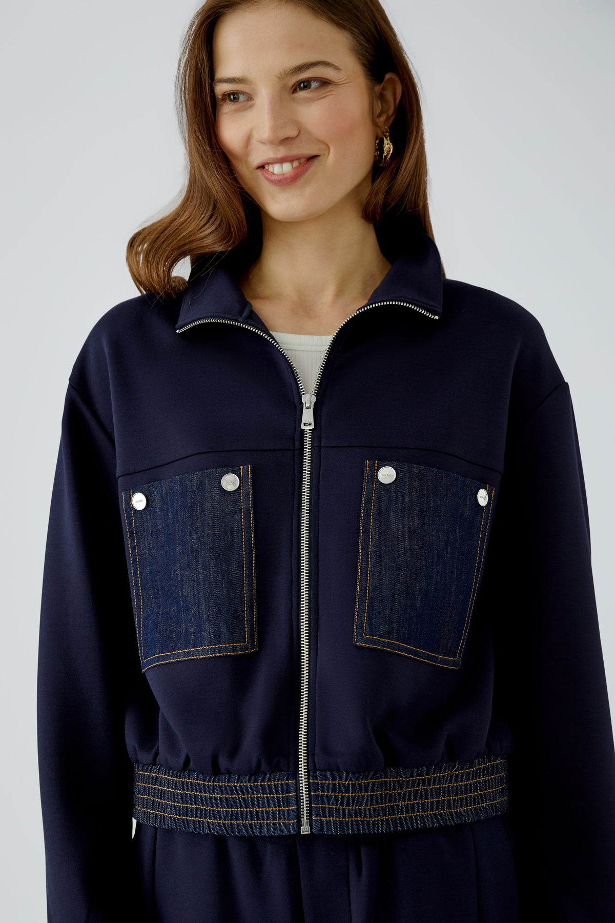 Oui navy scuba jacket with zip front and denim chest pockets – close model view