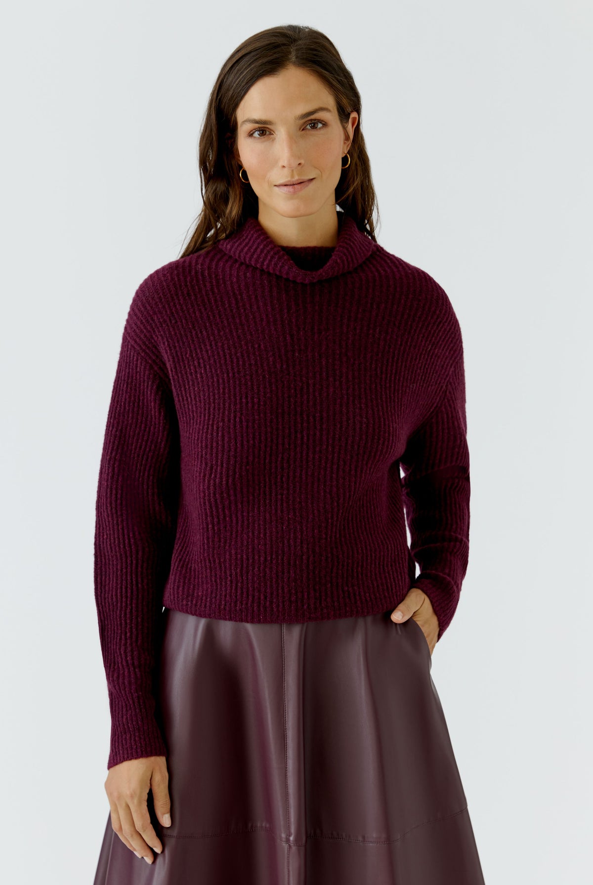 Oui burgundy ribbed wool blend roll neck jumper – front model view