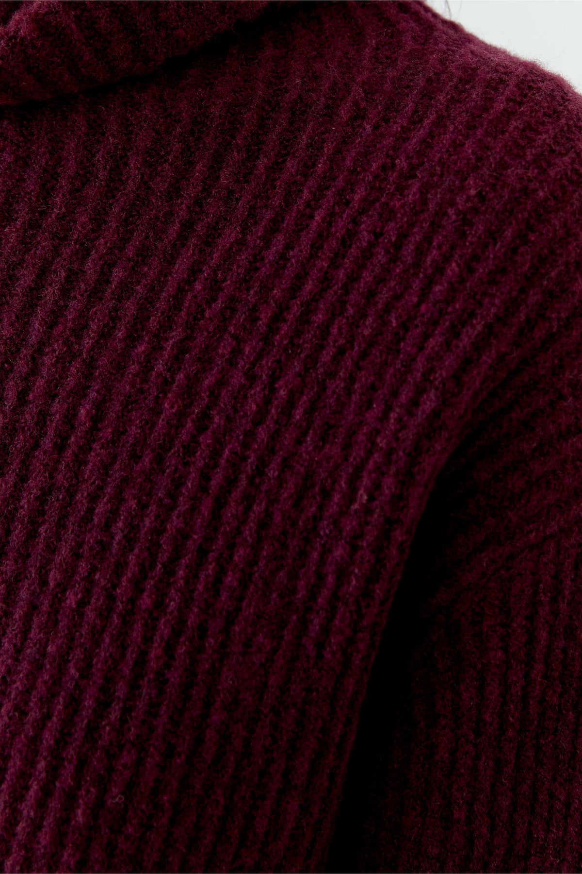 Oui burgundy ribbed wool blend jumper – knit texture close-up