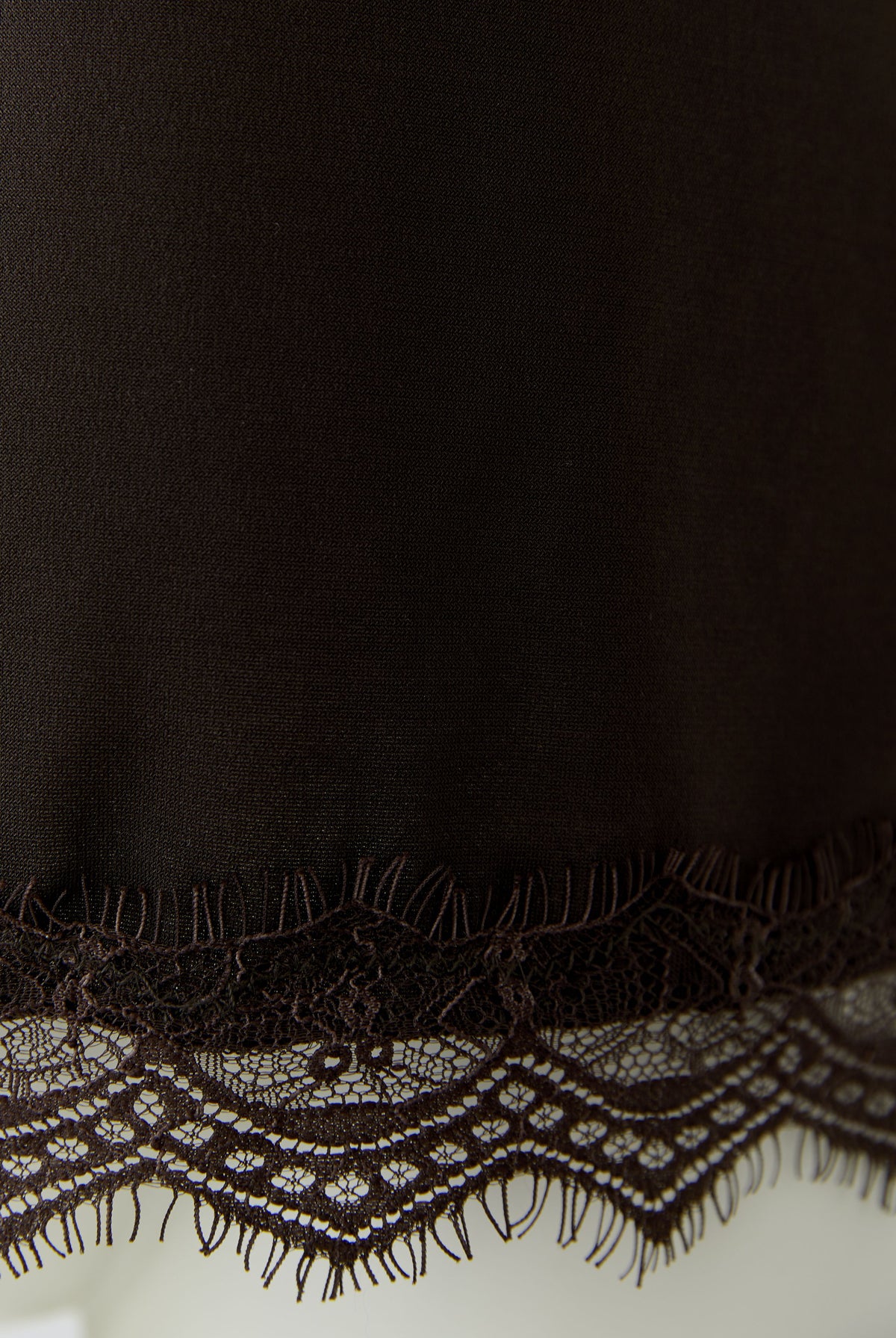 Oui brown camisole with scalloped lace hem – close-up detail