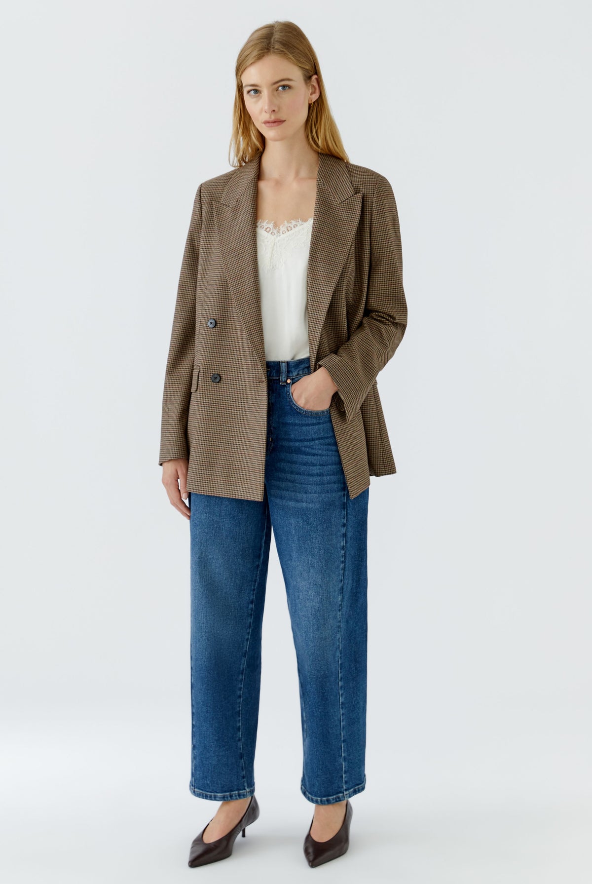 Oui brown and black checked blazer with oversized fit styled with blue jeans – full model view