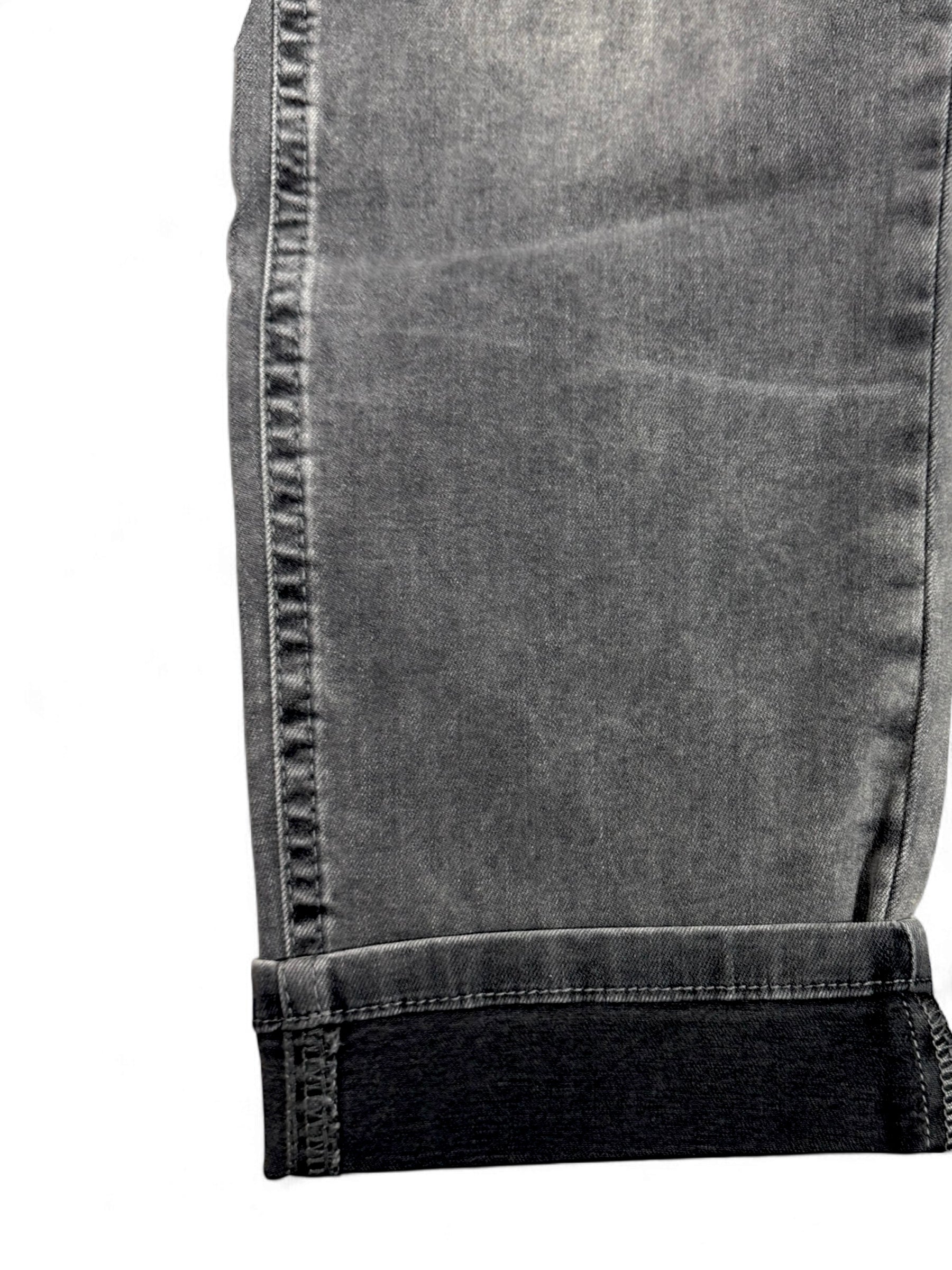 Cuffed hem of Para Mi grey slim jeans with clean stitching