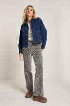 Para Mi Rosie women’s cropped denim jacket in dark blue