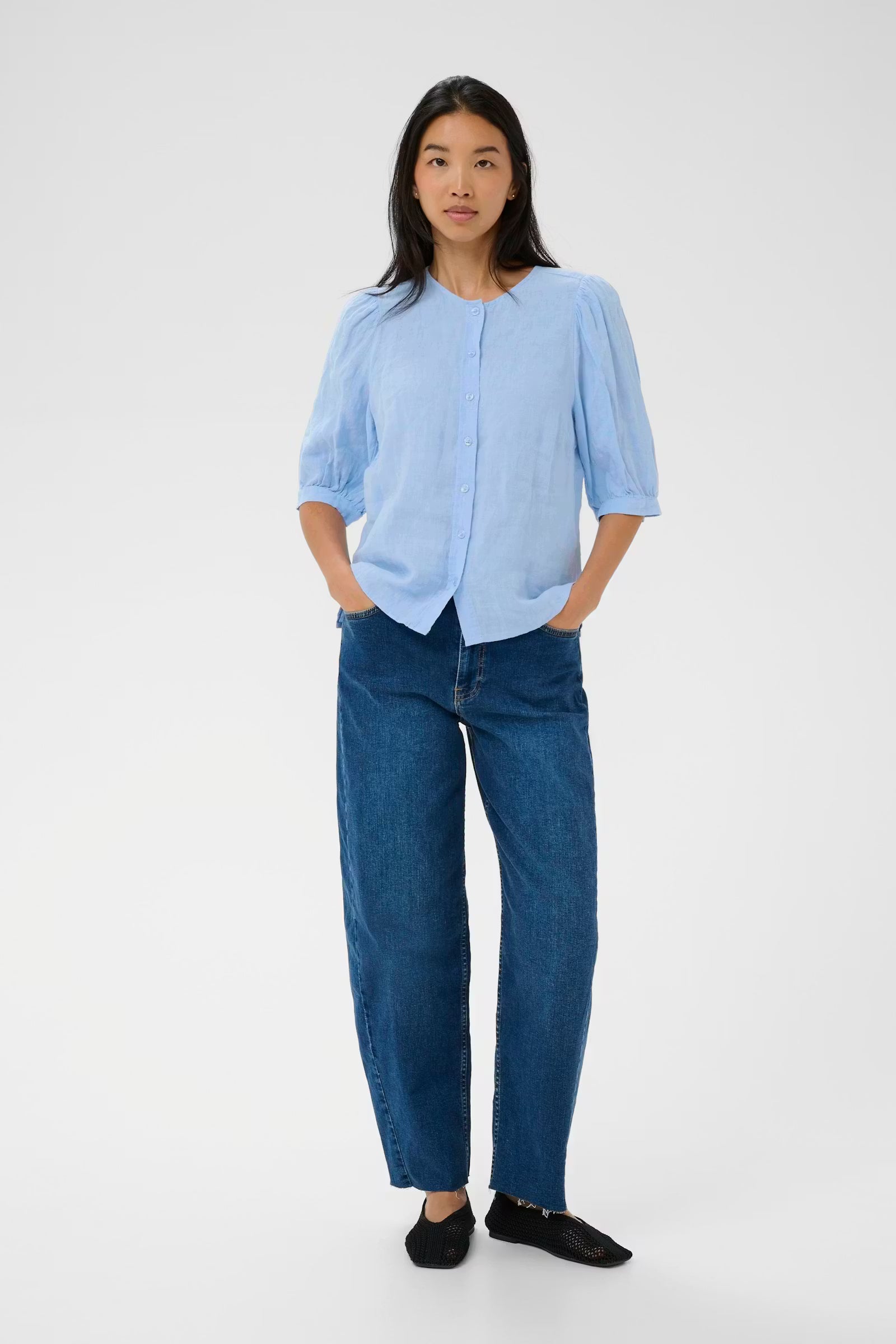 Part Two Azra linen blouse light blue full outfit