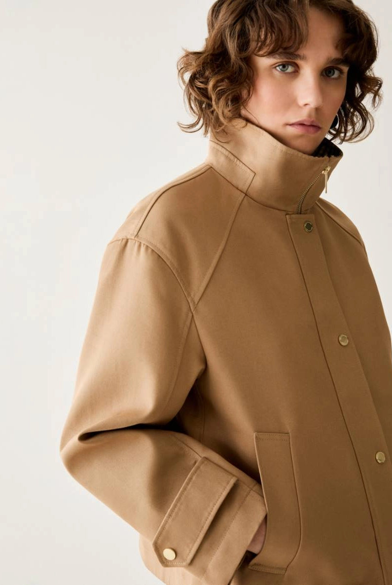 Penny Black Bonde camel water-repellent jacket with convertible high neck – model detail view