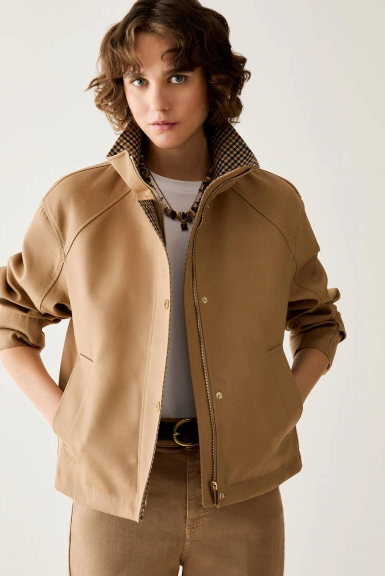 Penny Black Bonde camel water-repellent cotton jacket with high collar – front model view
