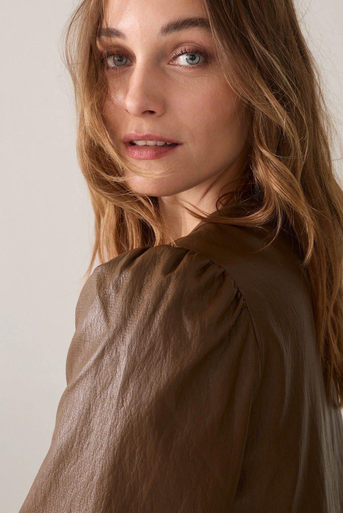 Summum tan brown leather-look jacket showing gathered puff sleeve and shoulder detail – close-up