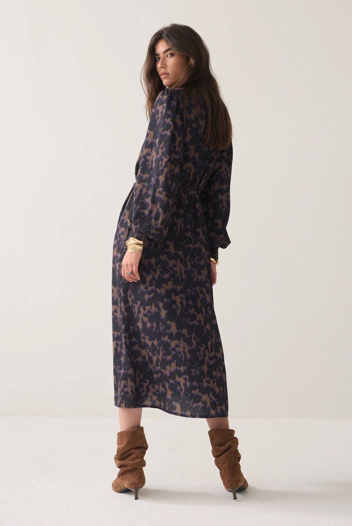Summum printed midi dress with long sleeves and skirt slit – side profile