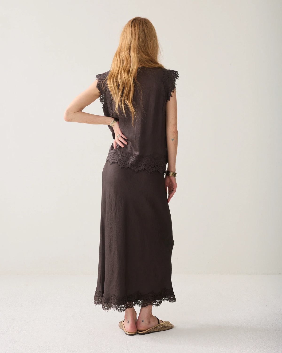 Summum chocolate brown lace trim skirt – back model view