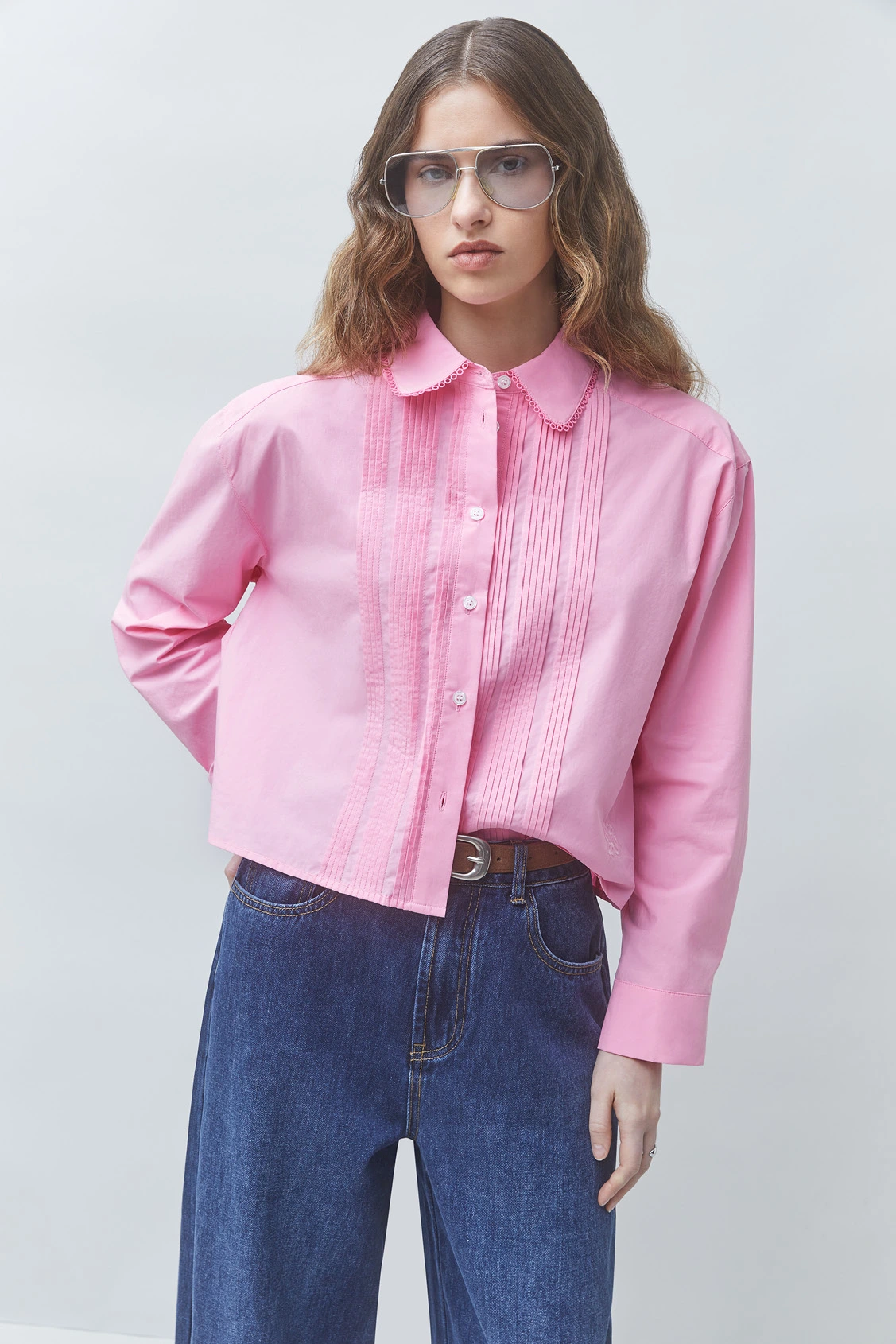 Suncoo Libre pink cotton blouse with pintuck front and pointed collar – front model view
