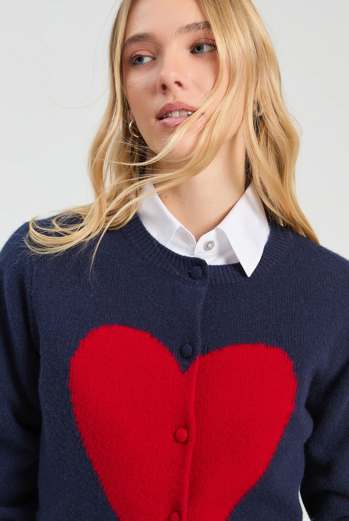 Vilagallo navy wool cardigan with oversized red intarsia heart – close model view