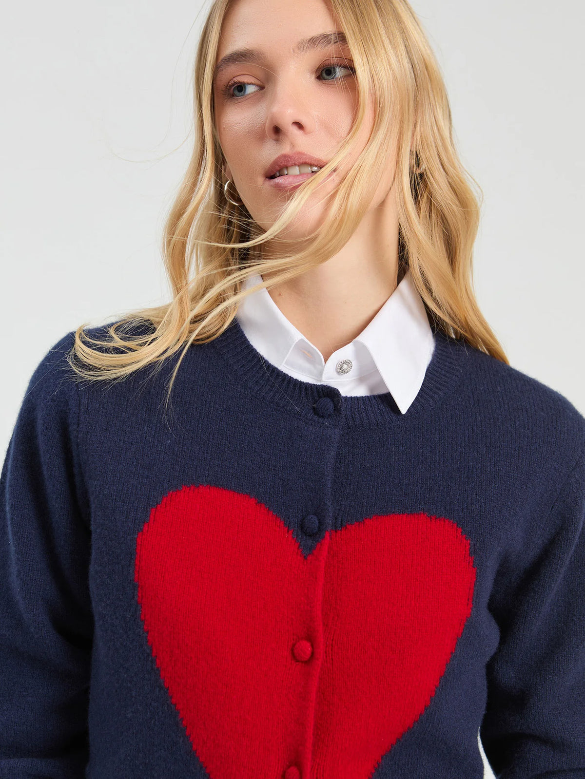 Vilagallo navy wool cardigan with oversized red intarsia heart – close model view