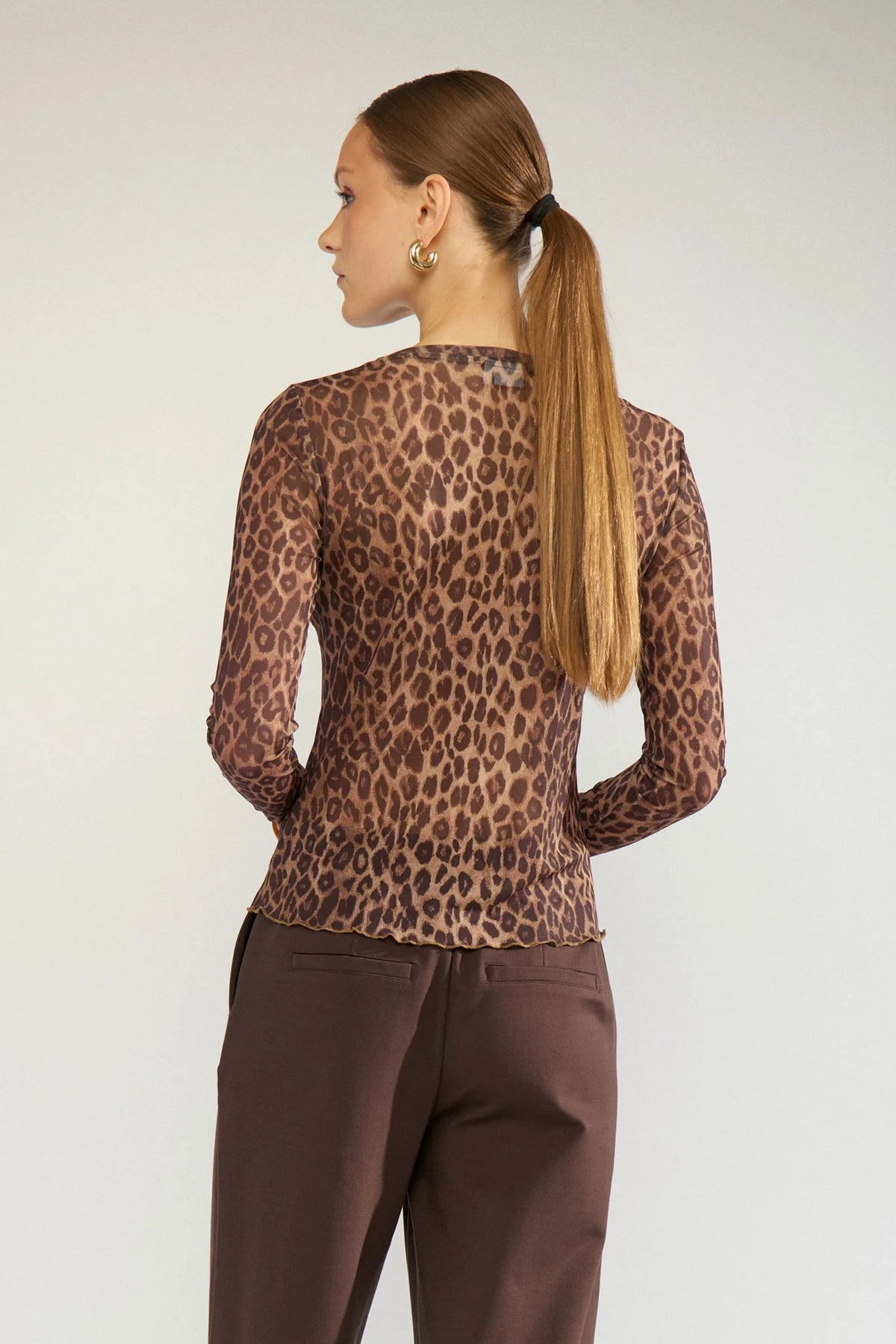 Nümph Nulionis sheer leopard print long sleeve top – back model view