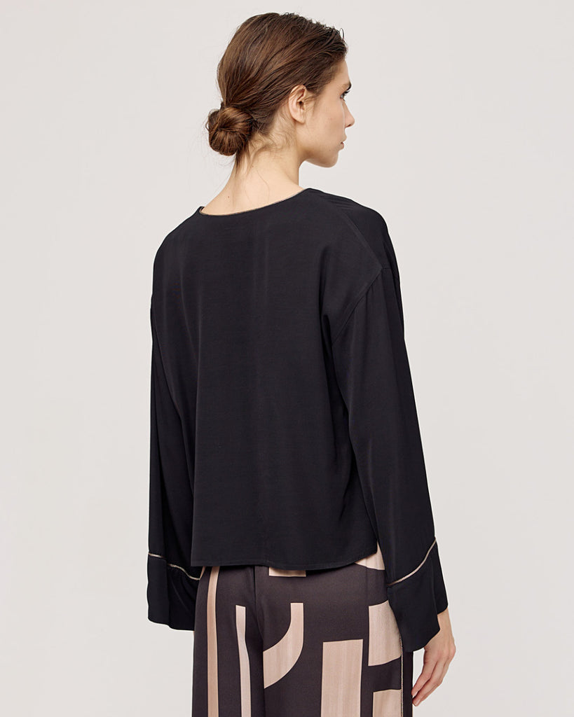 Access Fashion Black Long Sleeve Blouse With Piping From The Back 
