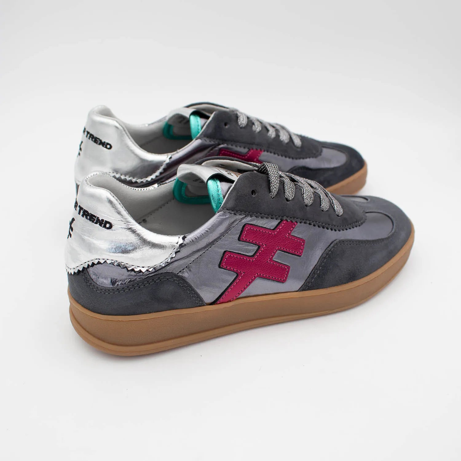 Close-up of Another Trend Iconic II trainers in charcoal with leather lining