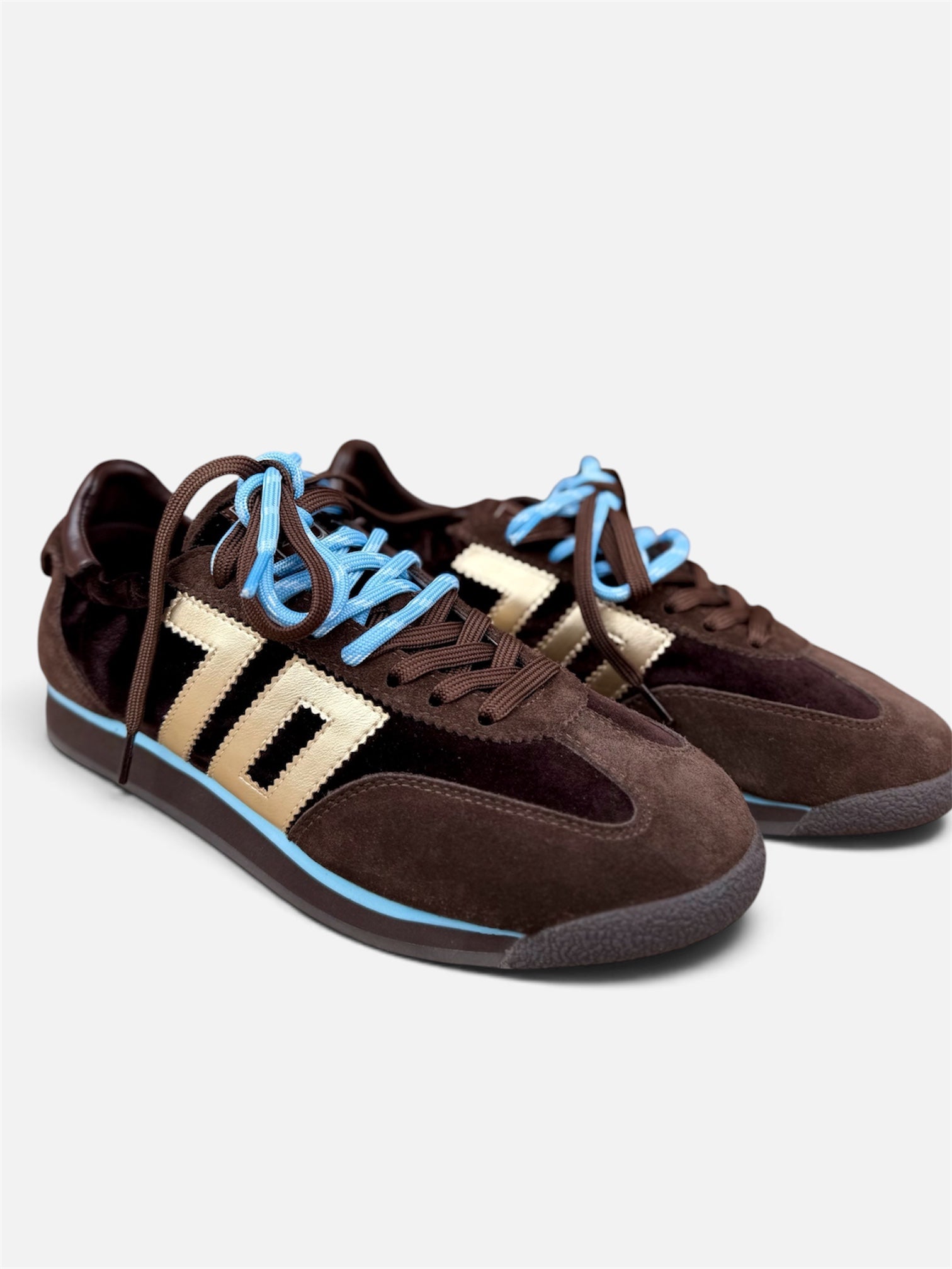 Back 70 Rocket brown suede trainers with blue laces three-quarter view