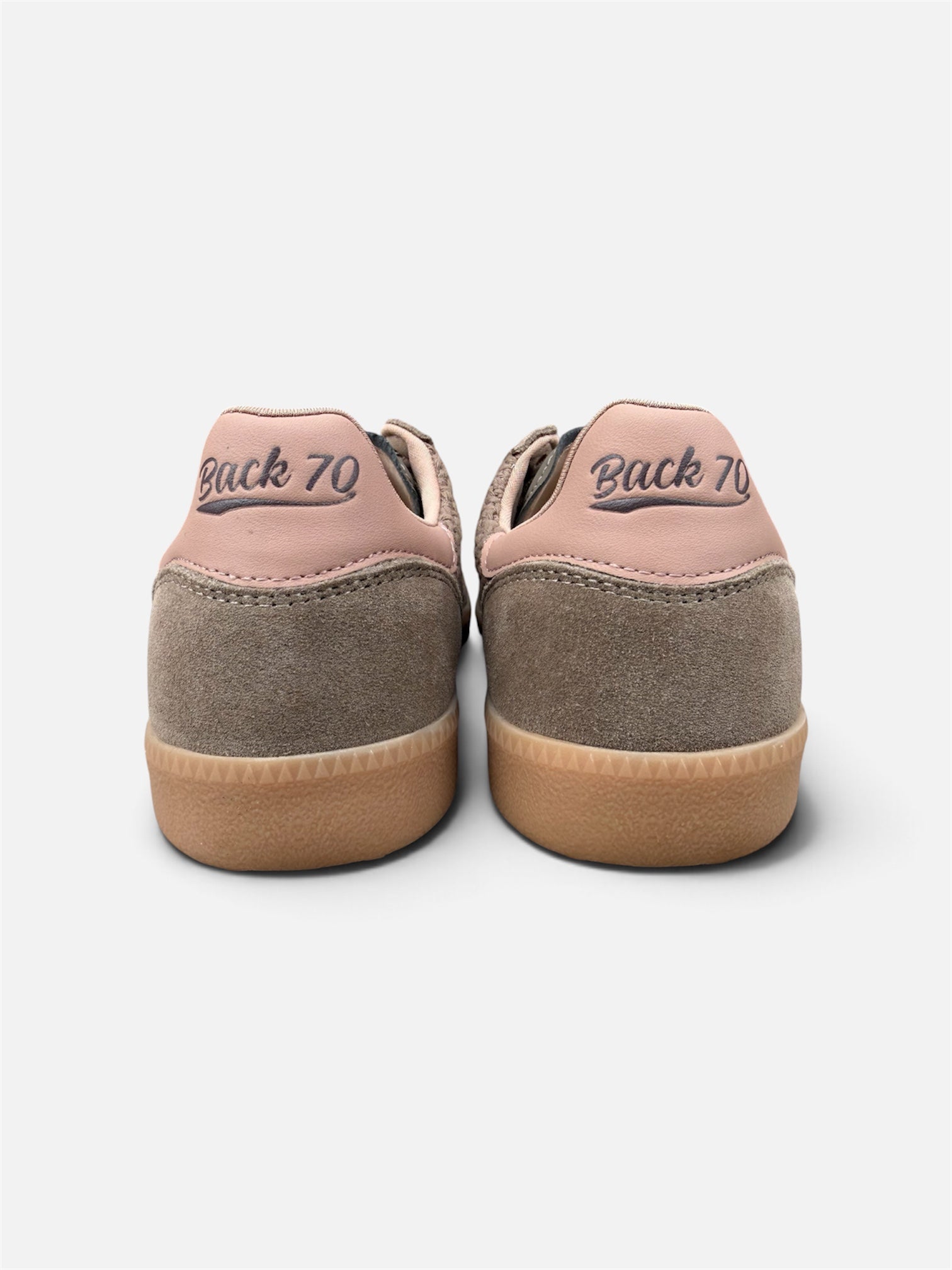 Back 70 Cloud taupe trainers – pink branded heel detail