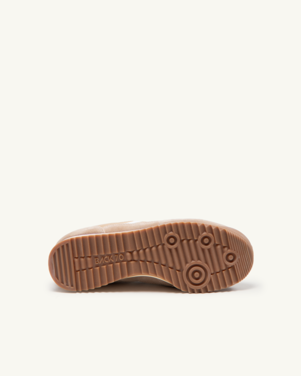     Back 70 Jogger Spongy beige trainer rubber sole detail