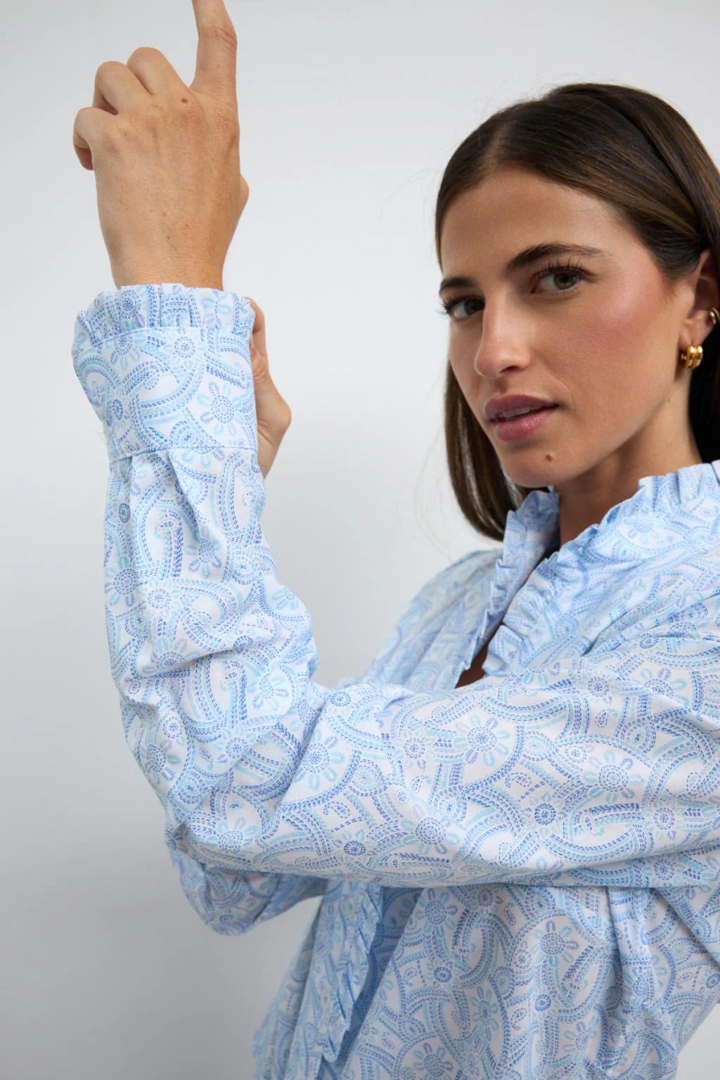 Bariloche Algaba blue paisley ruffle shirt sleeve detail
