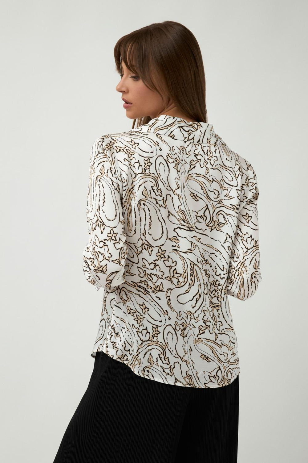 Bariloche Animi Off White Print Shirt From The Back 