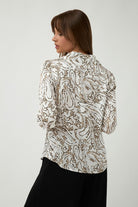 Bariloche Animi Off White Print Shirt From The Back 