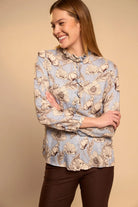 Bariloche Burriana blue floral blouse – model view with folded arms