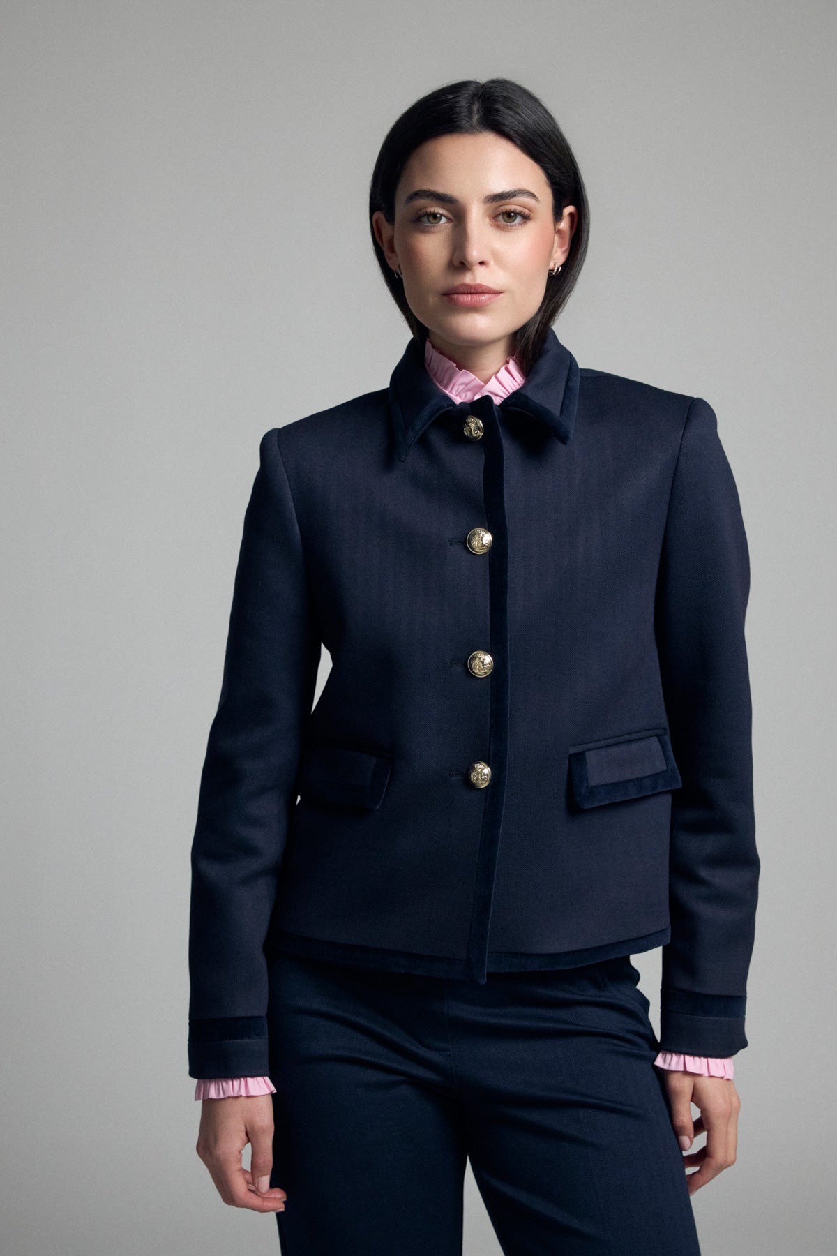 Bariloche Canyeles navy tailored jacket with gold-tone buttons, velvet collar, front flap pockets and long sleeves – front model view.