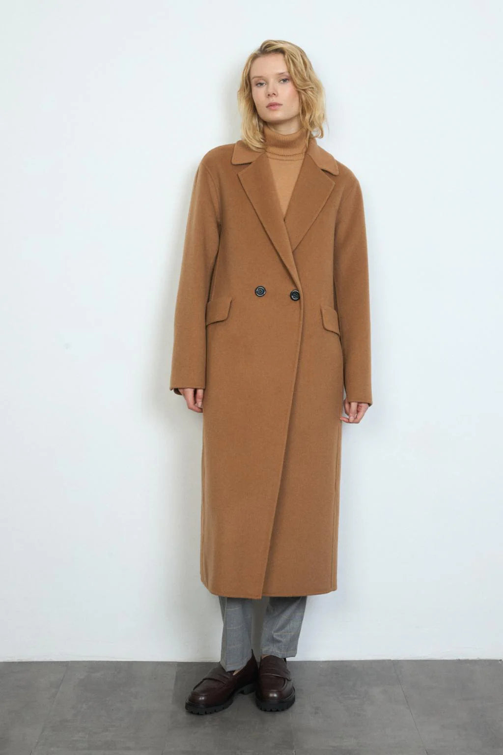 Bariloche Caraca long wool-blend women’s winter coat in camel — studio full-length view