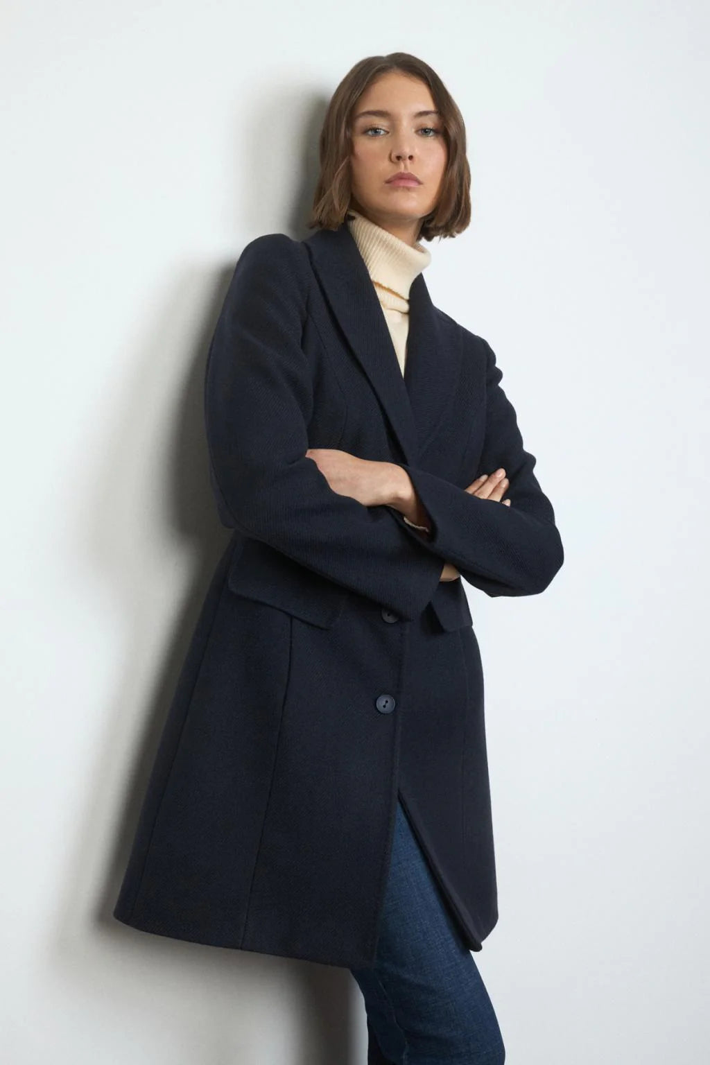 Close-up of navy Bariloche Cobijo women’s coat button details and lapel